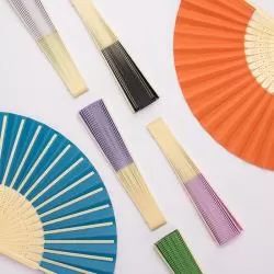 Leque de Papel com Detalhe em Plástico Personalizado Barato